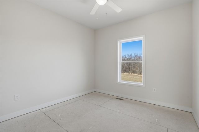 892 Silver Ln, Iowa City, IA 52245