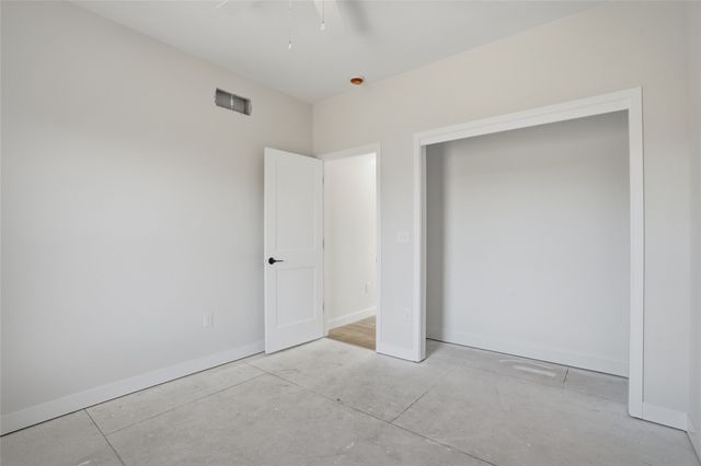 892 Silver Ln, Iowa City, IA 52245