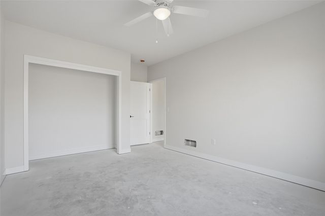 892 Silver Ln, Iowa City, IA 52245