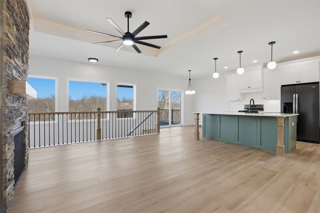 892 Silver Ln, Iowa City, IA 52245