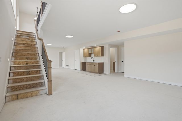 892 Silver Ln, Iowa City, IA 52245