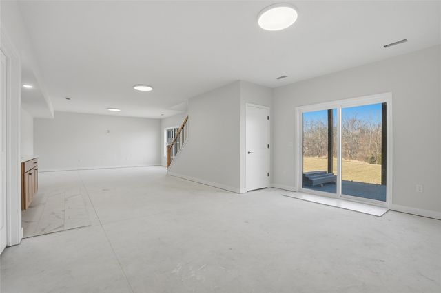 892 Silver Ln, Iowa City, IA 52245