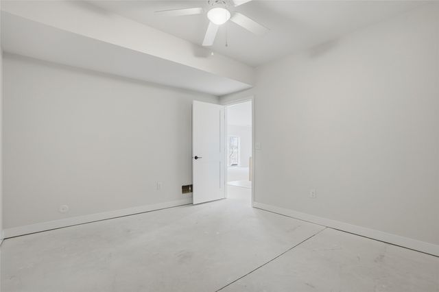 892 Silver Ln, Iowa City, IA 52245