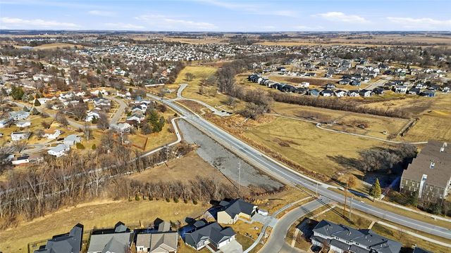 892 Silver Ln, Iowa City, IA 52245