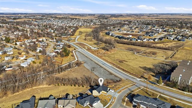 892 Silver Ln, Iowa City, IA 52245