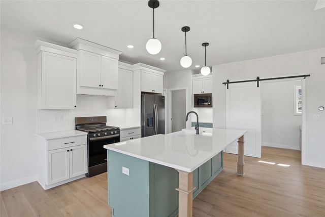 892 Silver Ln, Iowa City, IA 52245