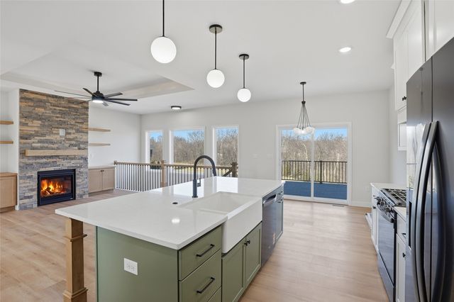 892 Silver Ln, Iowa City, IA 52245