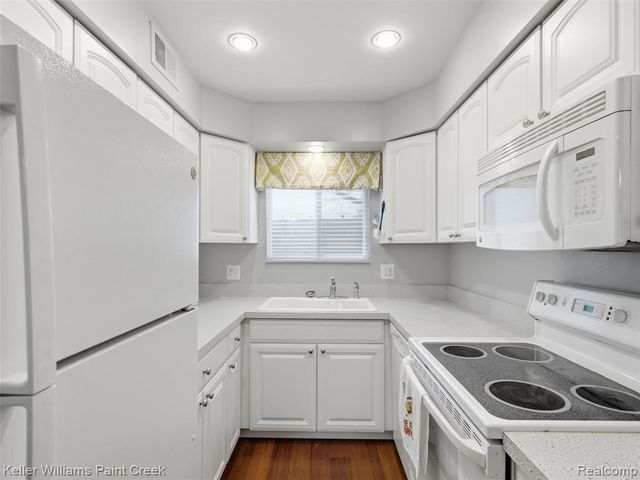 42630 Plymouth Hollow Drive 17, Plymouth, MI 48170
