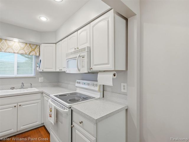 42630 Plymouth Hollow Drive 17, Plymouth, MI 48170