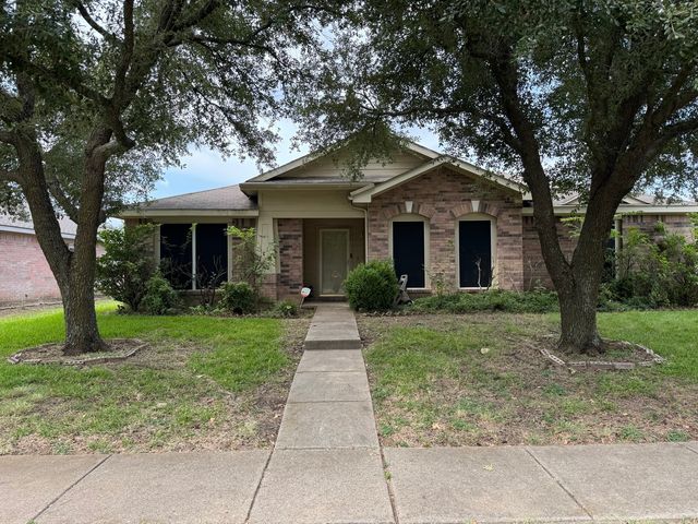 135 Palm Drive, Lancaster, TX 75146