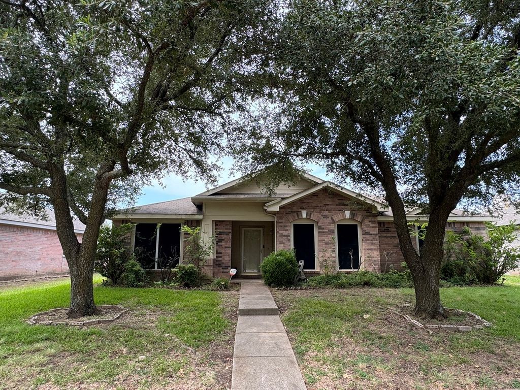 135 Palm Drive, Lancaster, TX 75146