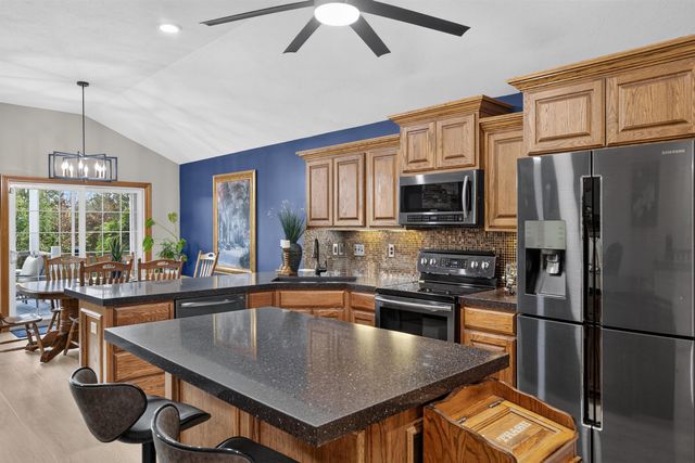 6703 E Summerside Pl, Bel Aire, KS 67226