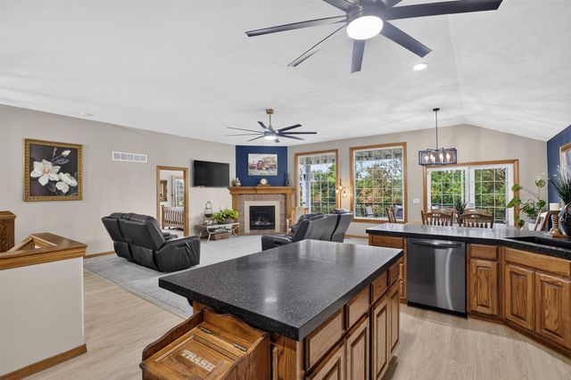 6703 E Summerside Pl, Bel Aire, KS 67226