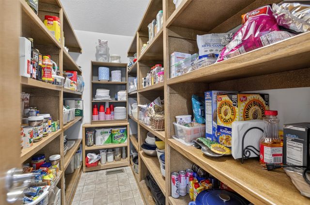 6703 E Summerside Pl, Bel Aire, KS 67226