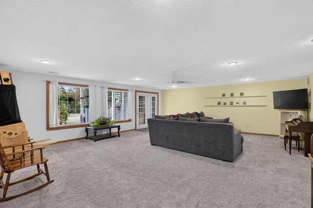 6703 E Summerside Pl, Bel Aire, KS 67226