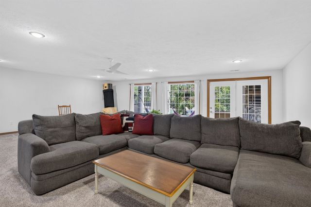 6703 E Summerside Pl, Bel Aire, KS 67226