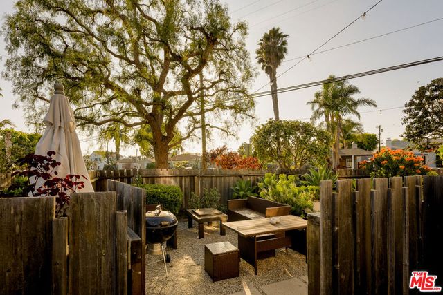 1121 Grant Avenue, Venice, CA 90291