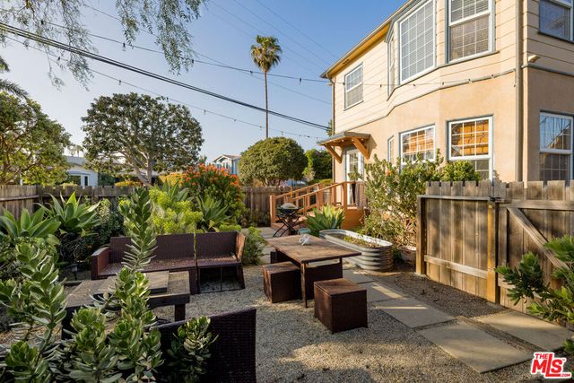 1121 Grant Avenue, Venice, CA 90291