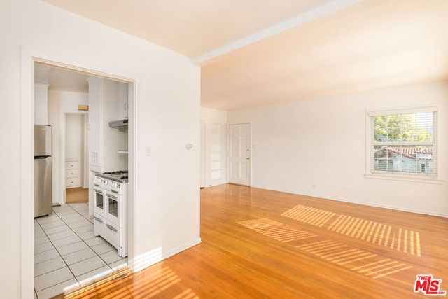 1121 Grant Avenue, Venice, CA 90291