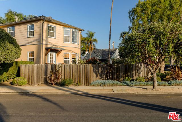 1121 Grant Avenue, Venice, CA 90291