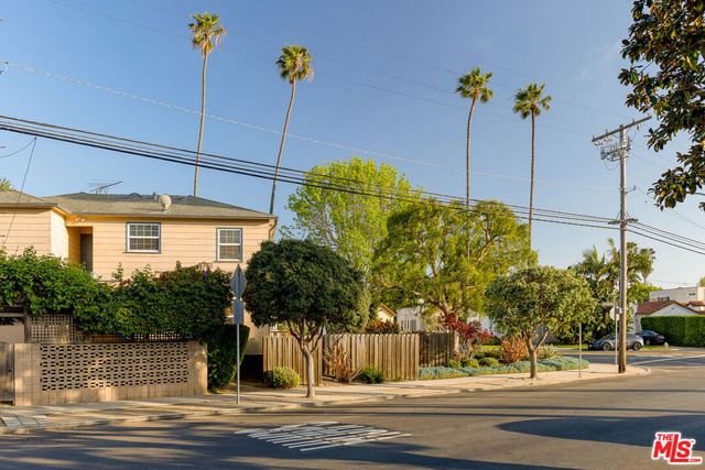 1121 Grant Avenue, Venice, CA 90291