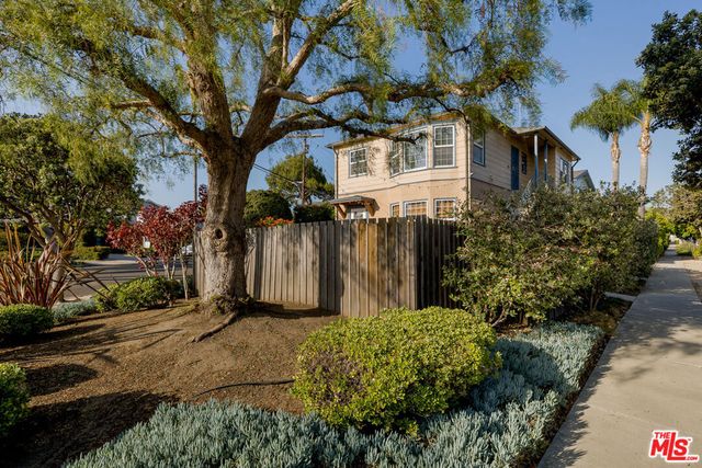 1121 Grant Avenue, Venice, CA 90291