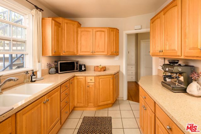 1121 Grant Avenue, Venice, CA 90291