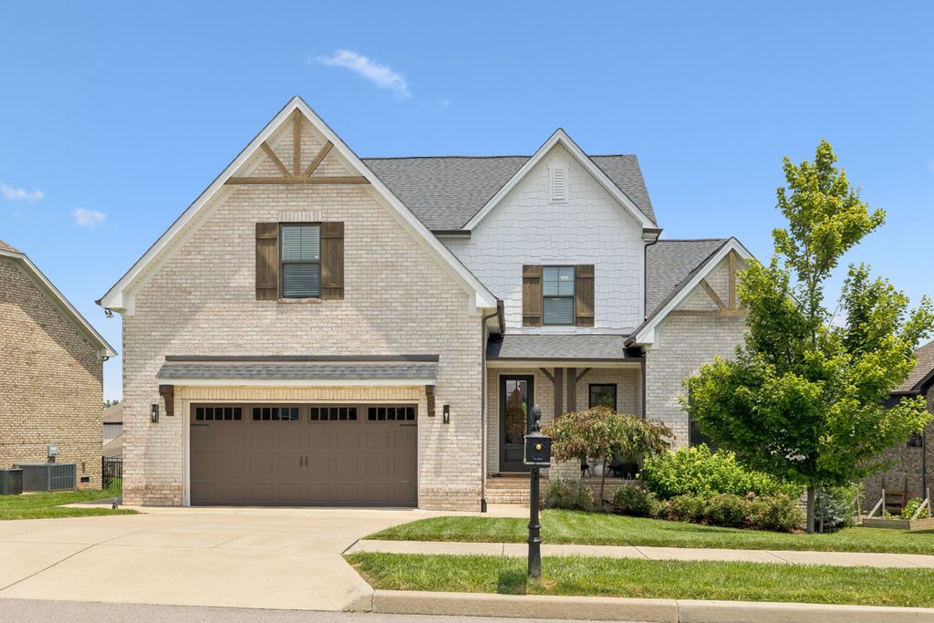 2710 Paddock Park Dr, Thompsons Station, TN 37179