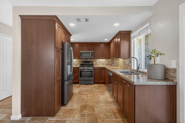 609 Grider Dr, Roseville, CA 95678