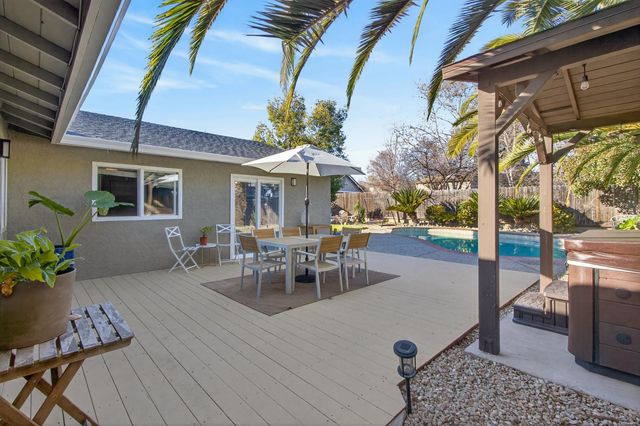 609 Grider Dr, Roseville, CA 95678