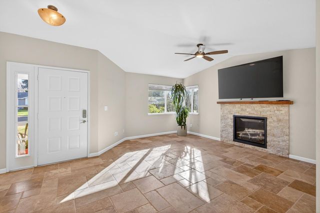 609 Grider Dr, Roseville, CA 95678