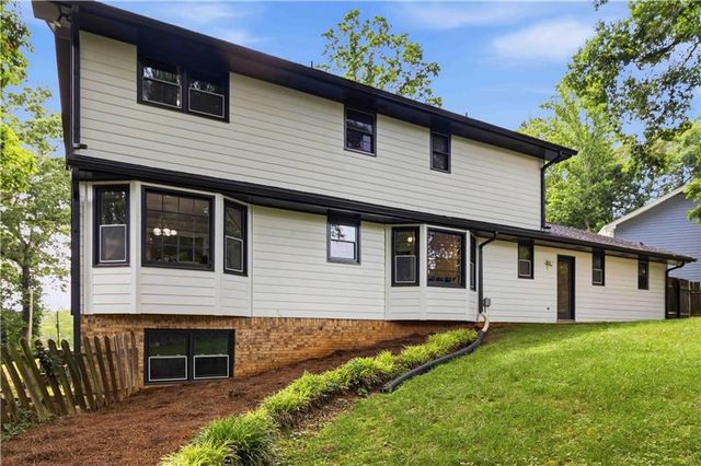 1539 Ridgeland Court SW, Lilburn, GA 30047