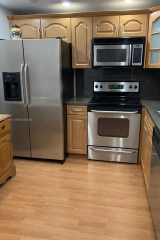 7732 Camino Real f-104, Miami, FL 33143