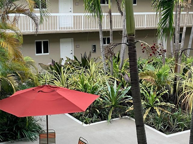 7732 Camino Real f-104, Miami, FL 33143