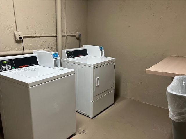 7732 Camino Real f-104, Miami, FL 33143