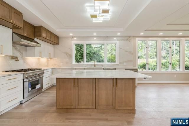 66 E Gramercy Place, Glen Rock, NJ 07452