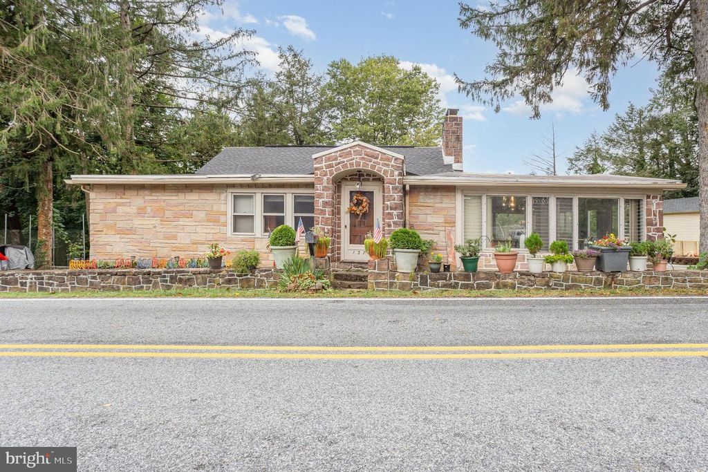 1370 CONEWAGO CREEK RD, Manchester, PA 17345