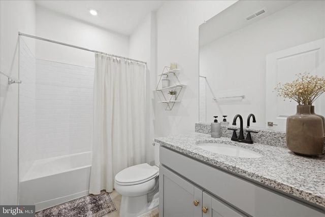 3586 STEPHENSONS HILL LN, Marshall, VA 20115