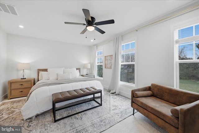 3586 STEPHENSONS HILL LN, Marshall, VA 20115