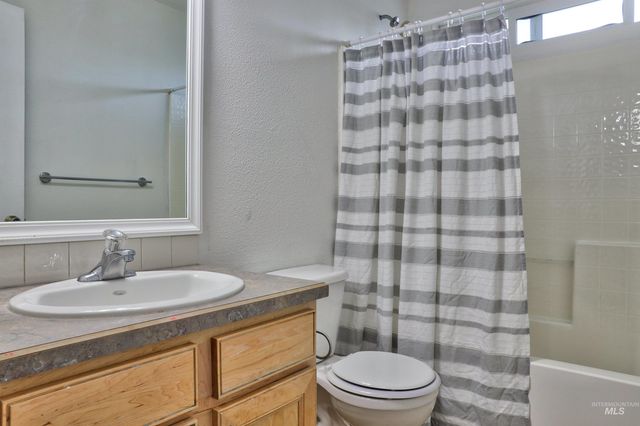 462 NW Sandpiper Ave, Mountain Home, ID 83647