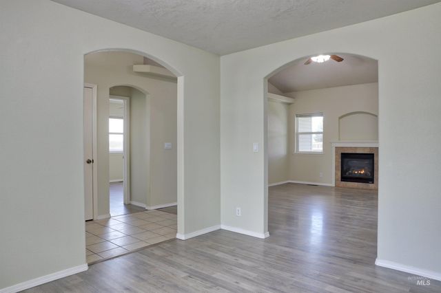 462 NW Sandpiper Ave, Mountain Home, ID 83647