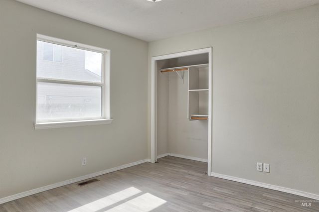 462 NW Sandpiper Ave, Mountain Home, ID 83647