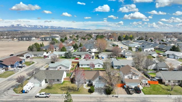 462 NW Sandpiper Ave, Mountain Home, ID 83647