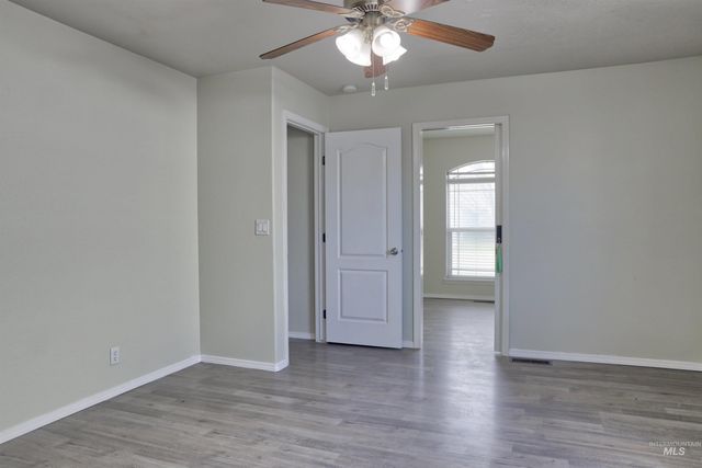 462 NW Sandpiper Ave, Mountain Home, ID 83647
