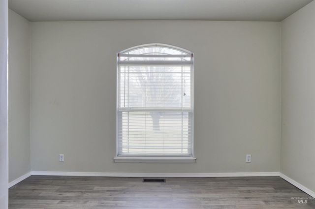 462 NW Sandpiper Ave, Mountain Home, ID 83647