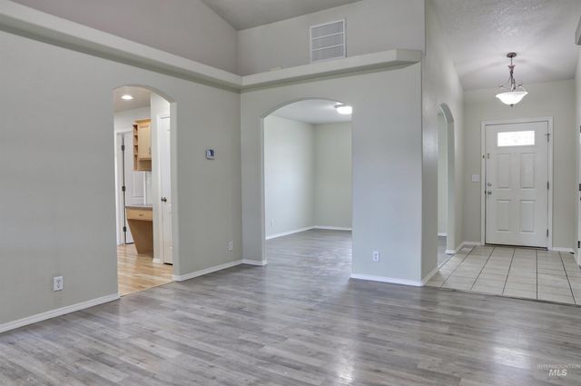 462 NW Sandpiper Ave, Mountain Home, ID 83647