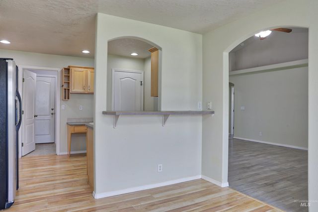 462 NW Sandpiper Ave, Mountain Home, ID 83647