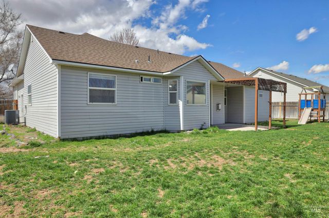 462 NW Sandpiper Ave, Mountain Home, ID 83647