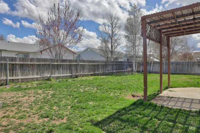 462 NW Sandpiper Ave, Mountain Home, ID 83647