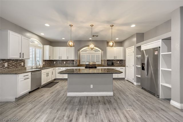 8200 Duncan Peak Court, Las Vegas, NV 89139